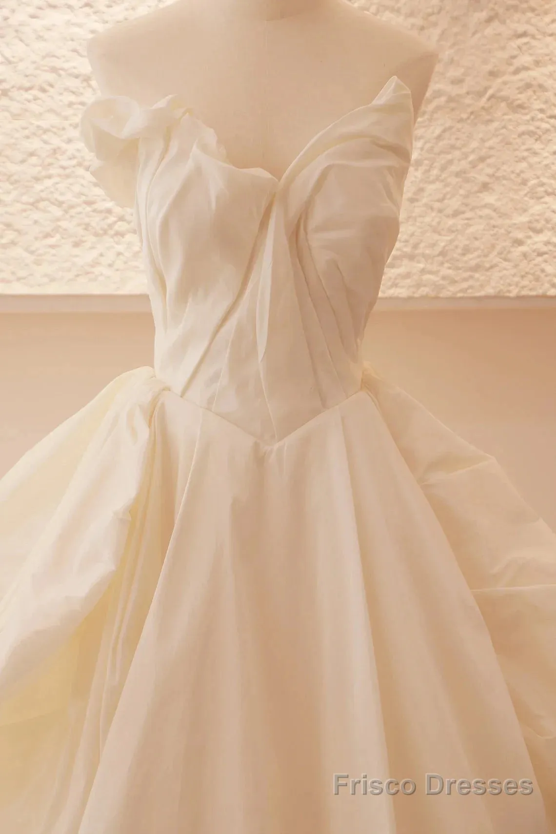 Beige Wedding Dress Strapless Sleeveless A-Line Full Bridal Dress Sophisticated Wedding Gown With Train